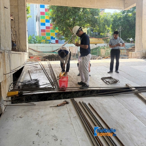 kích thủy lực thông tâm